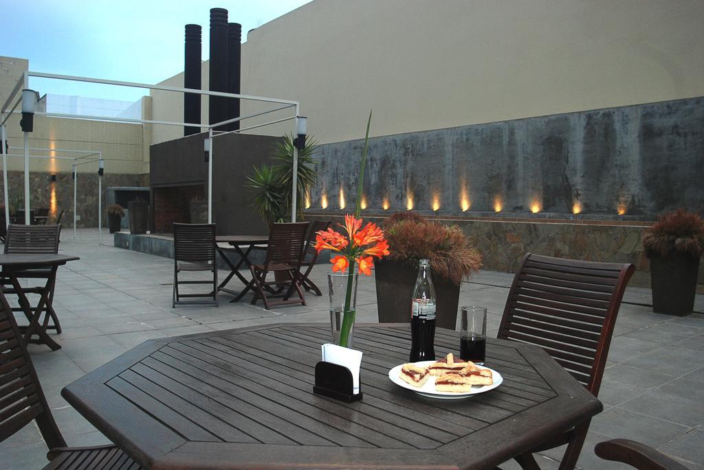 Howard Johnson Plaza Jujuy San Salvador de Jujuy Buitenkant foto